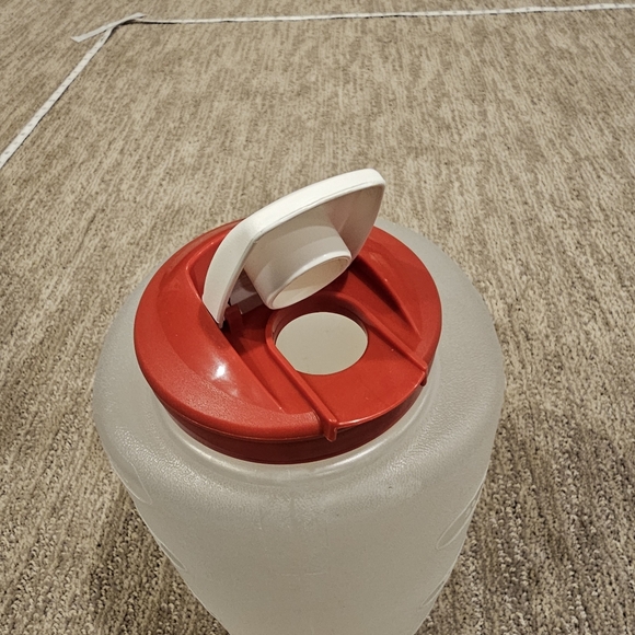 Vintage Rubbermaid MixerMate leak-resistant pitcher - 1 Gallon - Picture 4 of 7